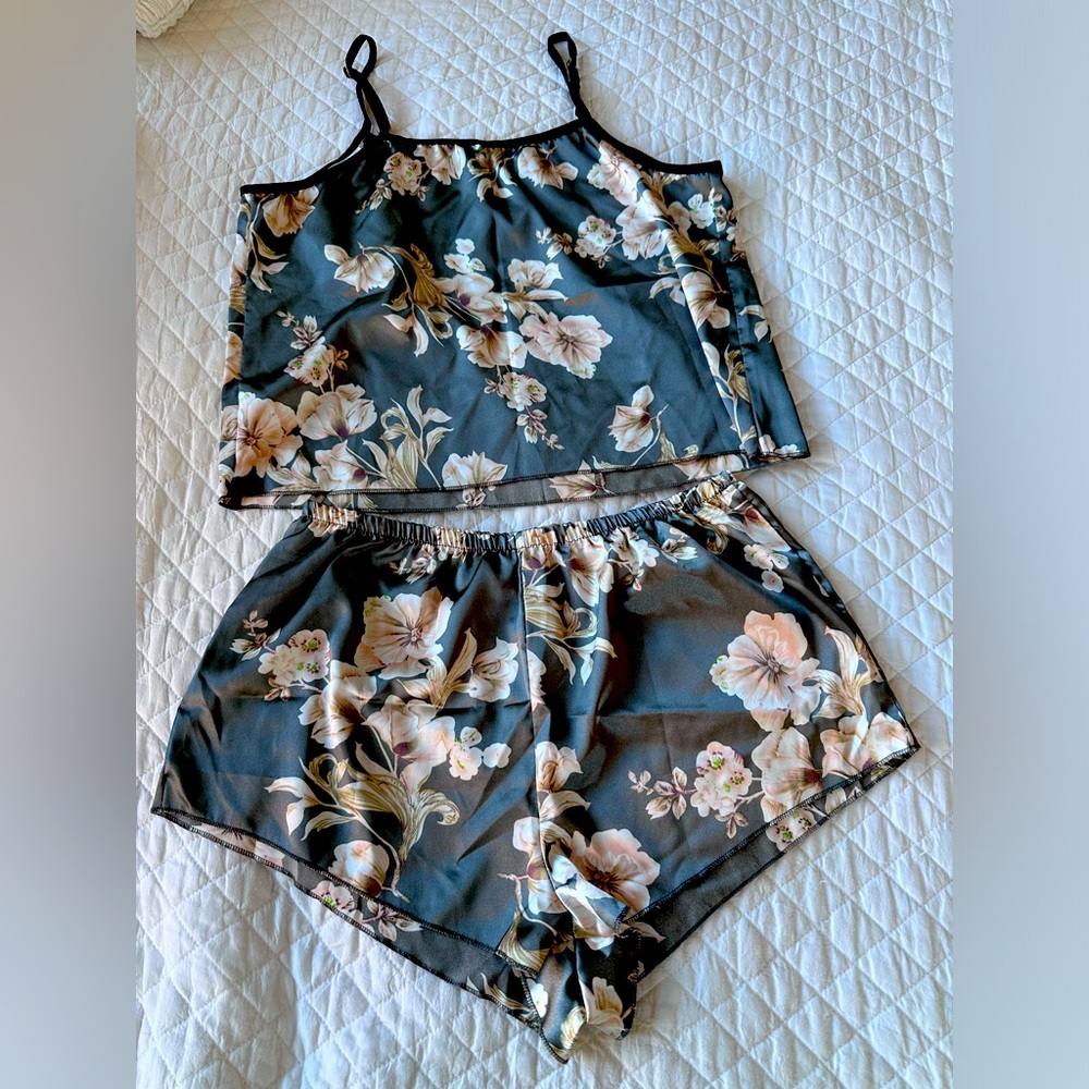 Comfortable sleepwear - super soft and silk like feel